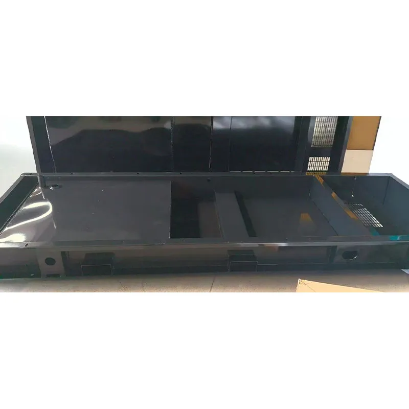 Топливный бак в нижней части шумоизолирующего кожуха